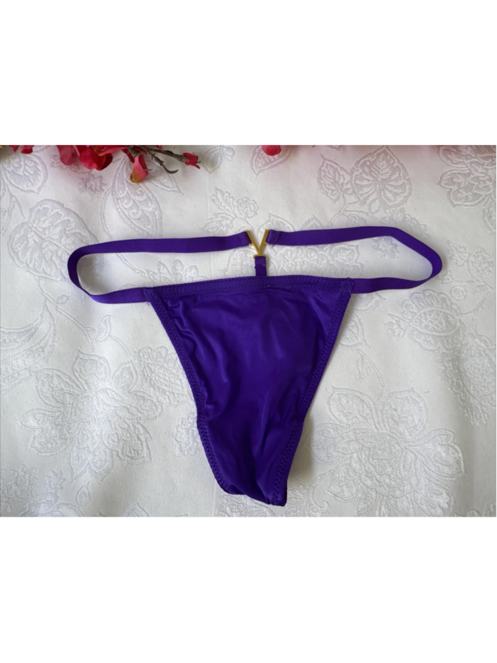 VICTORIA'S SECRET XS SILKY PURPLE GOLD V CHARM V STRING STRAP THONG PANTIES NWT